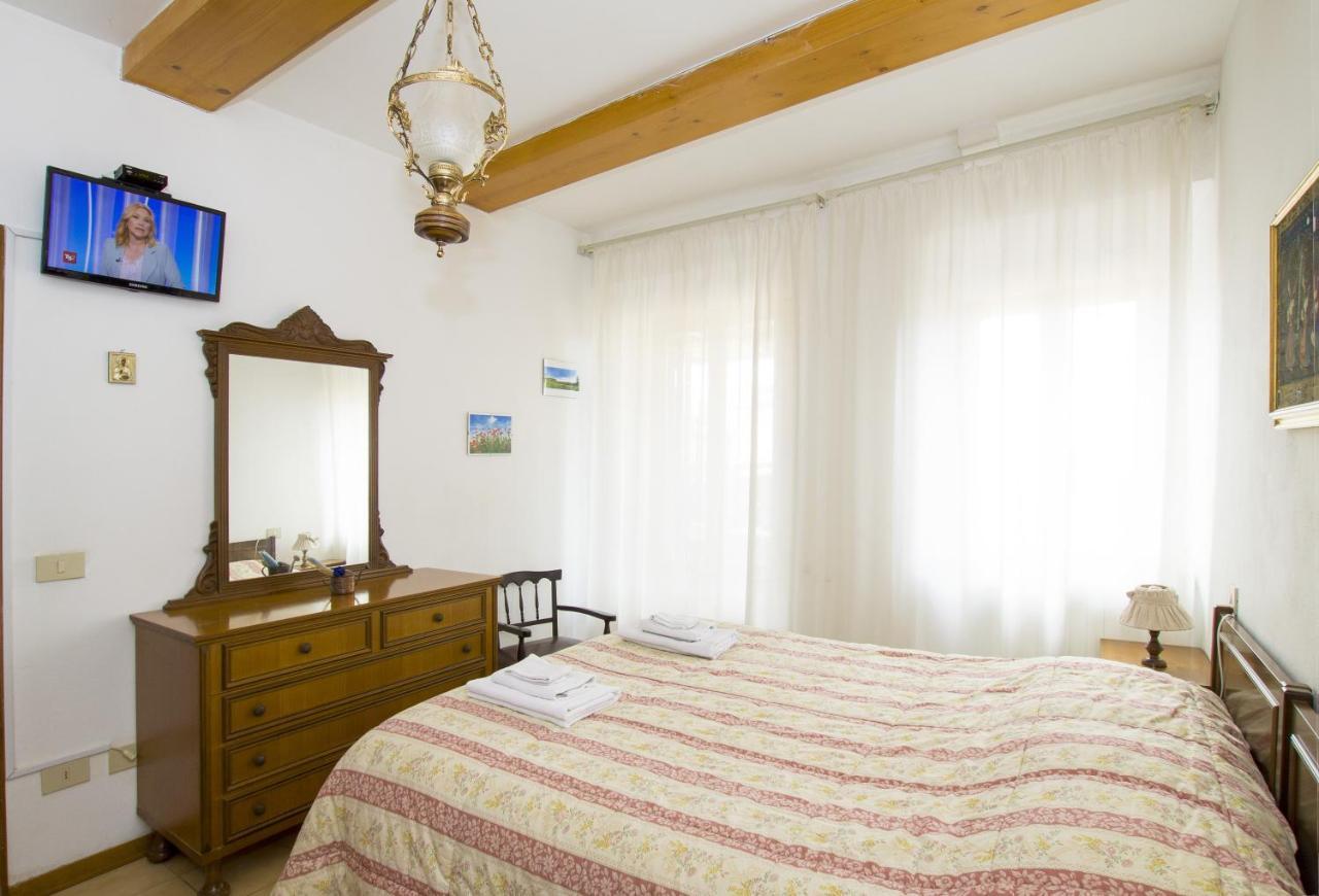 Cheap Apartment In The Old Village Colle Val D'Elsa Exterior foto