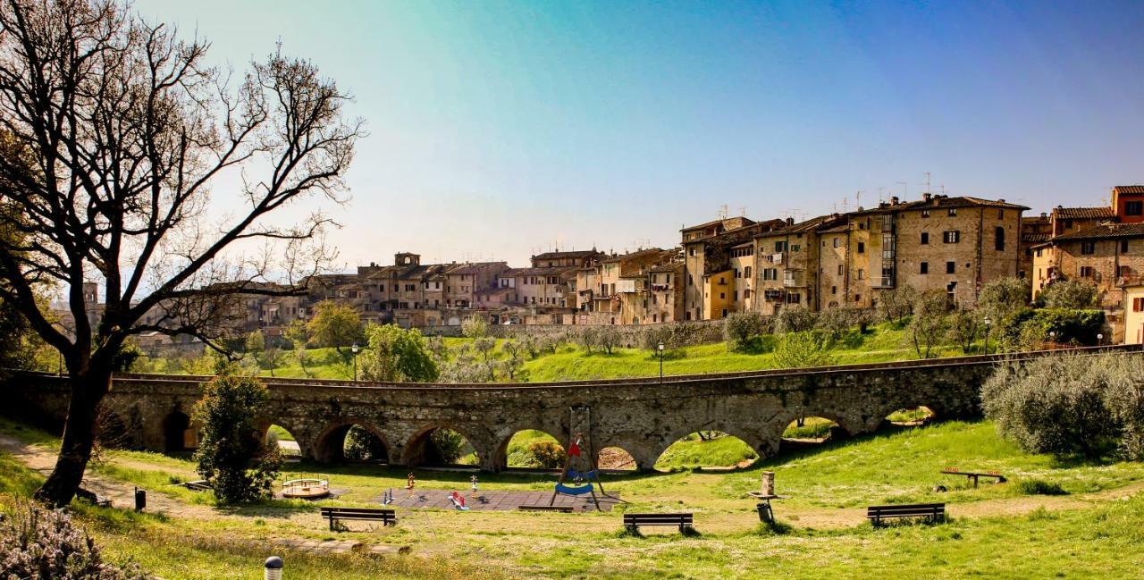 Cheap Apartment In The Old Village Colle Val D'Elsa Exterior foto